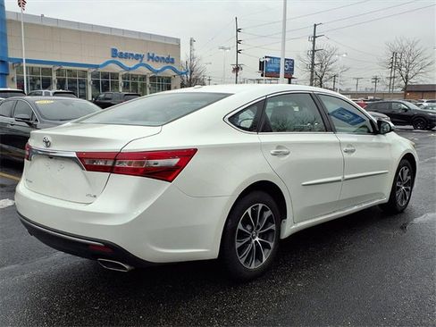Used 2017 Toyota Avalon XLE image 9