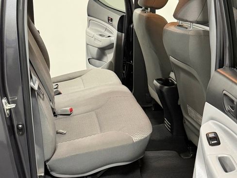 Used 2014 Toyota Tacoma 4x4 Double Cab w/ SR5 Package image 10