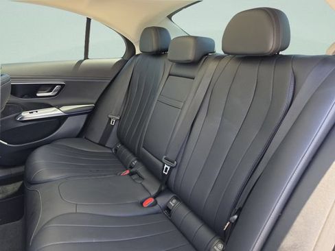 Used 2025 Mercedes-Benz E 350 4MATIC Sedan image 19