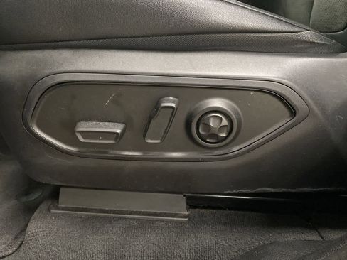 Used 2023 Jeep Grand Cherokee L Laredo image 14