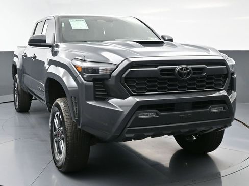 Used 2024 Toyota Tacoma TRD Sport image 4