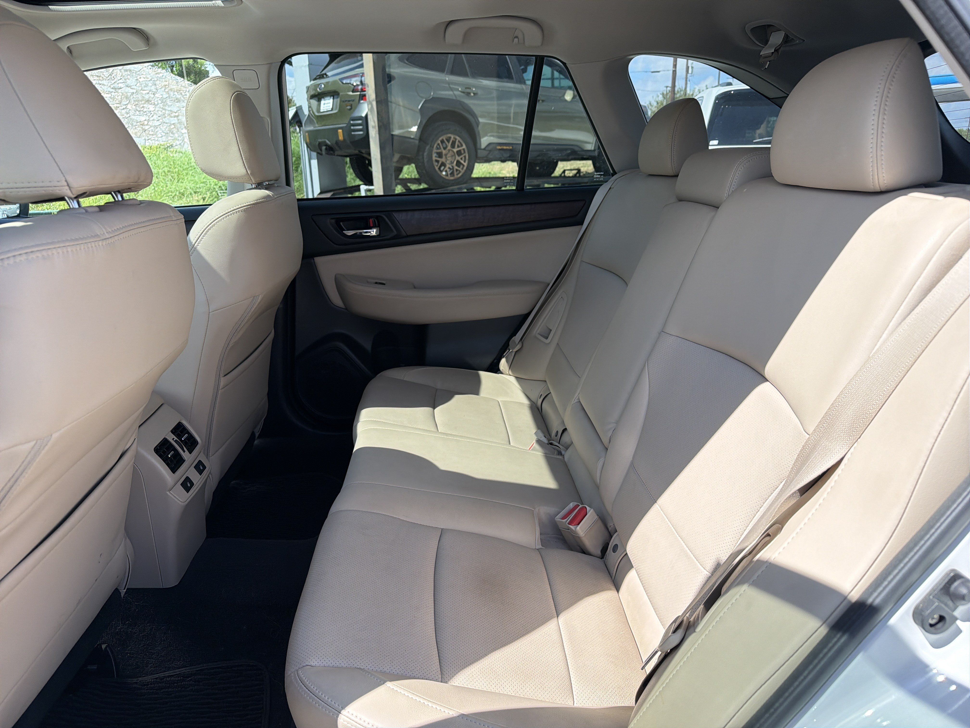 Used 2017 Subaru Outback 2.5i Limited AWD/4WD image 28