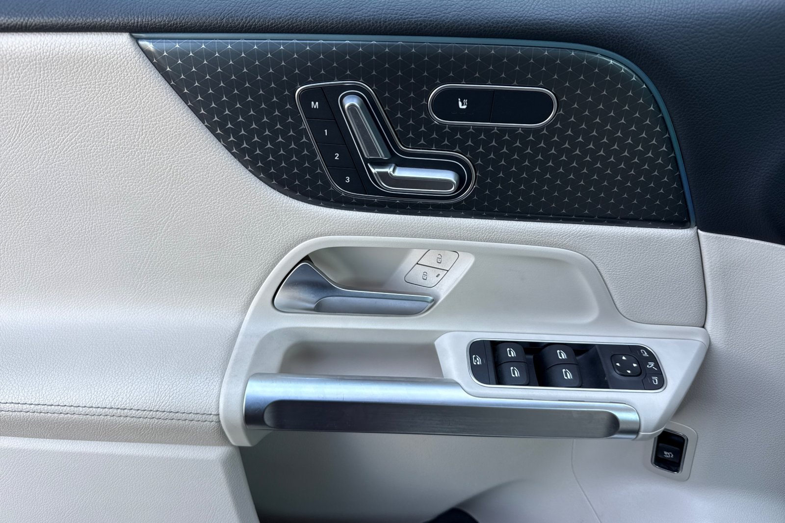 Used 2024 Mercedes-Benz GLB 250 image 13