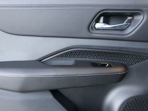 Used 2023 Nissan Ariya AWD image 22