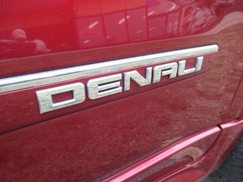 Used 2011 GMC Acadia Denali image 8