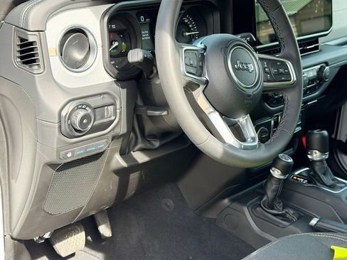 Used 2025 Jeep Wrangler Sahara 4xe image 21