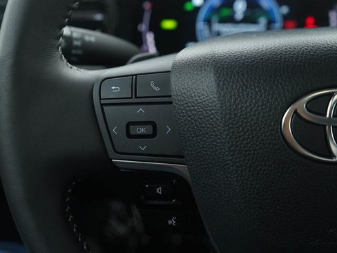 Used 2026 Toyota Camry SE w/ Multimedia Upgrade Package image 23