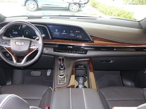 Used 2021 Cadillac Escalade Premium Luxury RWD image 14