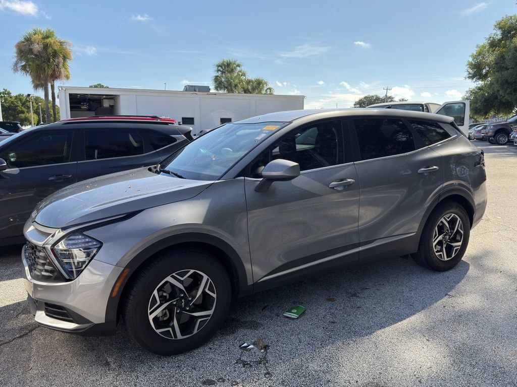 Certified 2025 Kia Sportage LX FWD image 8