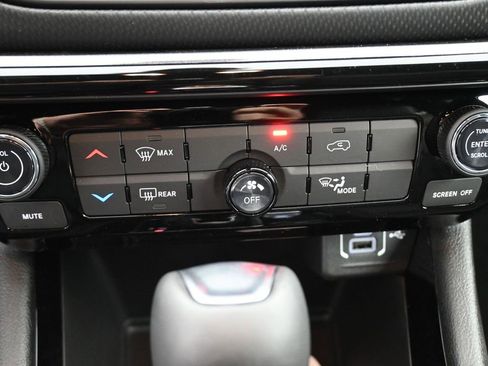 New 2026 Jeep Compass Latitude image 3