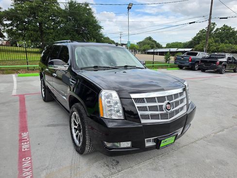 Used 2010 Cadillac Escalade ESV Platinum RWD image 5
