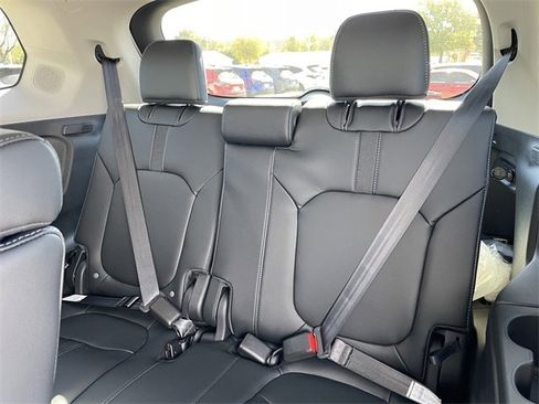 New 2025 Honda Pilot Touring image 28