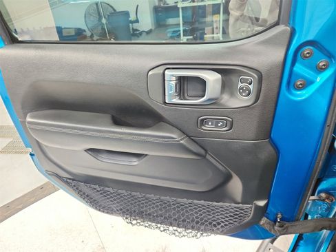 Used 2020 Jeep Wrangler Unlimited Sahara image 29