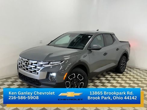 Used 2024 Hyundai Santa Cruz SE image 1