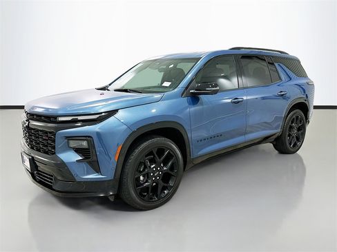Used 2024 Chevrolet Traverse RS image 3