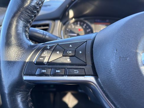 Used 2018 Nissan Rogue SL w/ Premium Package image 13