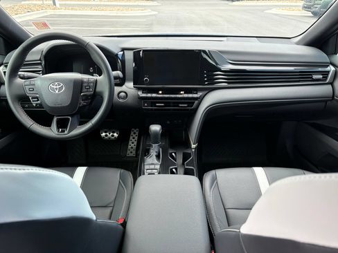 Used 2025 Toyota Camry SE FWD image 15