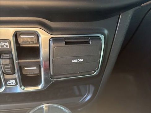 Used 2022 Jeep Wrangler Unlimited Sahara w/ LED Lighting Group AWD/4WD image 30