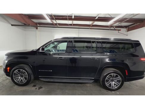 Used 2024 Jeep Wagoneer L Series II image 5