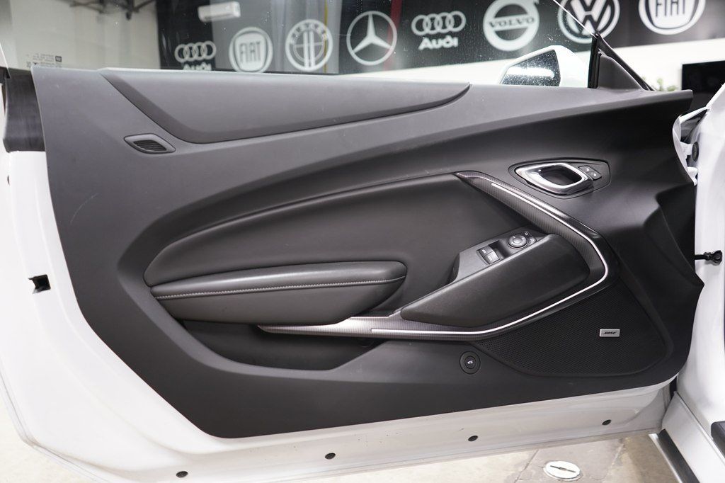 Used 2022 Chevrolet Camaro LT w/ Technology Package RWD image 9