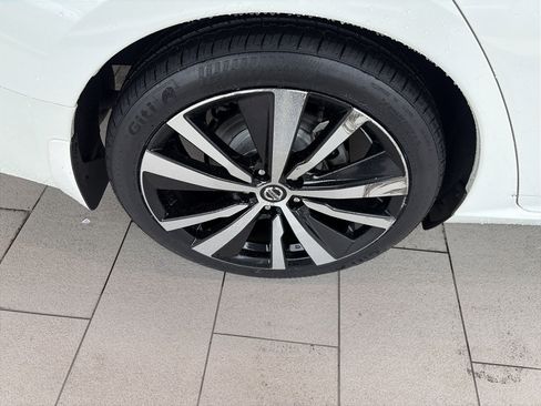 Used 2021 Nissan Altima 2.5 SR w/ SR Premium Package FWD image 11