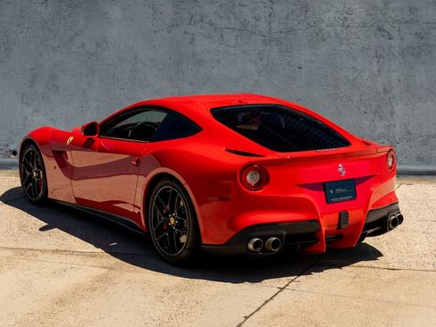 Used 2016 Ferrari F12 Berlinetta RWD image 2