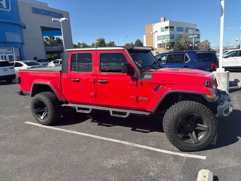 Used 2020 Jeep Gladiator Overland AWD/4WD image 2
