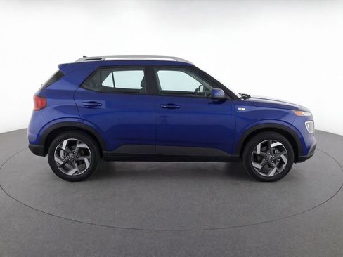 Used 2023 Hyundai Venue Limited FWD image 8