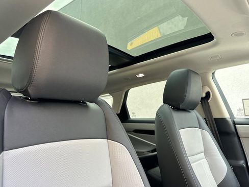 Used 2025 Land Rover Range Rover Evoque Dynamic SE image 18