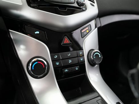 Used 2016 Chevrolet Cruze LT image 23