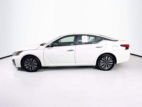 Used 2025 Nissan Altima 2.5 SV image 4