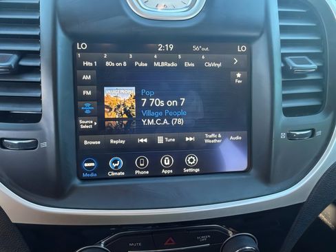 Used 2023 Chrysler 300 Touring w/ Sport Appearance Package image 21