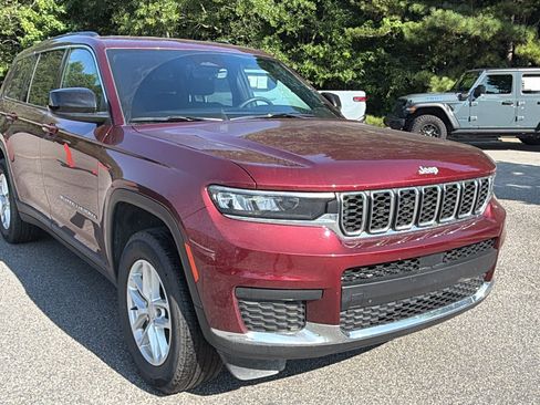 Used 2025 Jeep Grand Cherokee L Laredo w/ Luxury Tech Group I RWD image 5