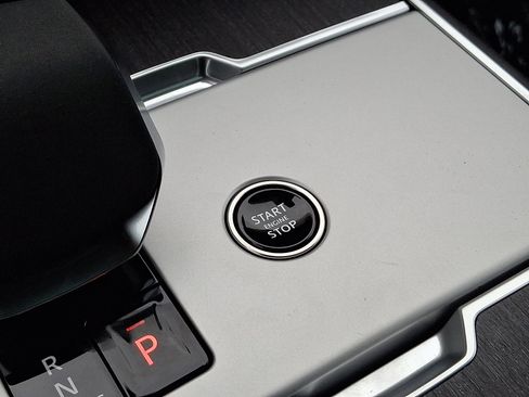 New 2025 Land Rover Range Rover SE image 18