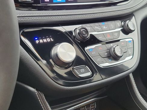 Used 2024 Chrysler Pacifica Limited w/ S Appearance Package image 16