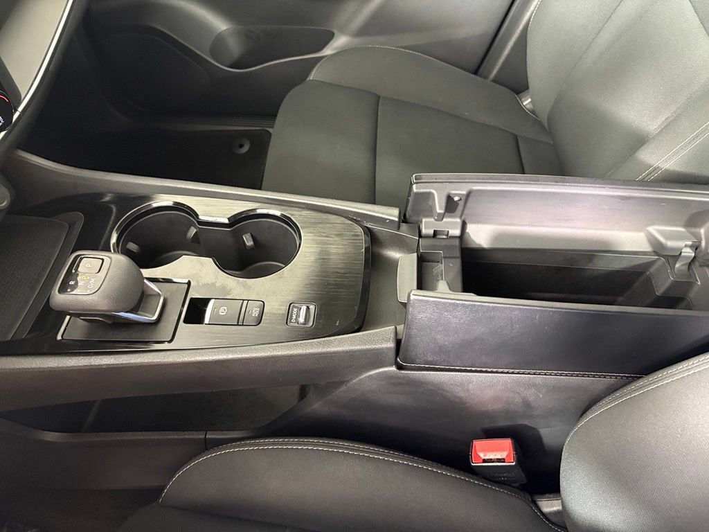 Used 2024 Nissan Rogue S FWD image 30
