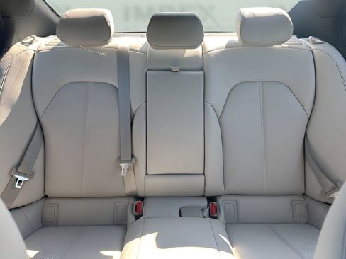 Used 2025 Genesis G70 2.5T image 11