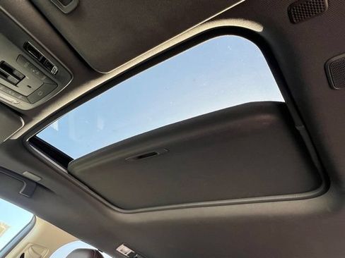 Used 2024 Toyota Sienna Platinum FWD image 43