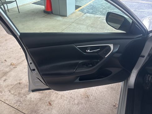 Used 2017 Nissan Altima 2.5 S w/ Power Driver Seat Package image 6