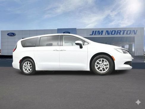 Used 2022 Chrysler Voyager LX FWD image 49