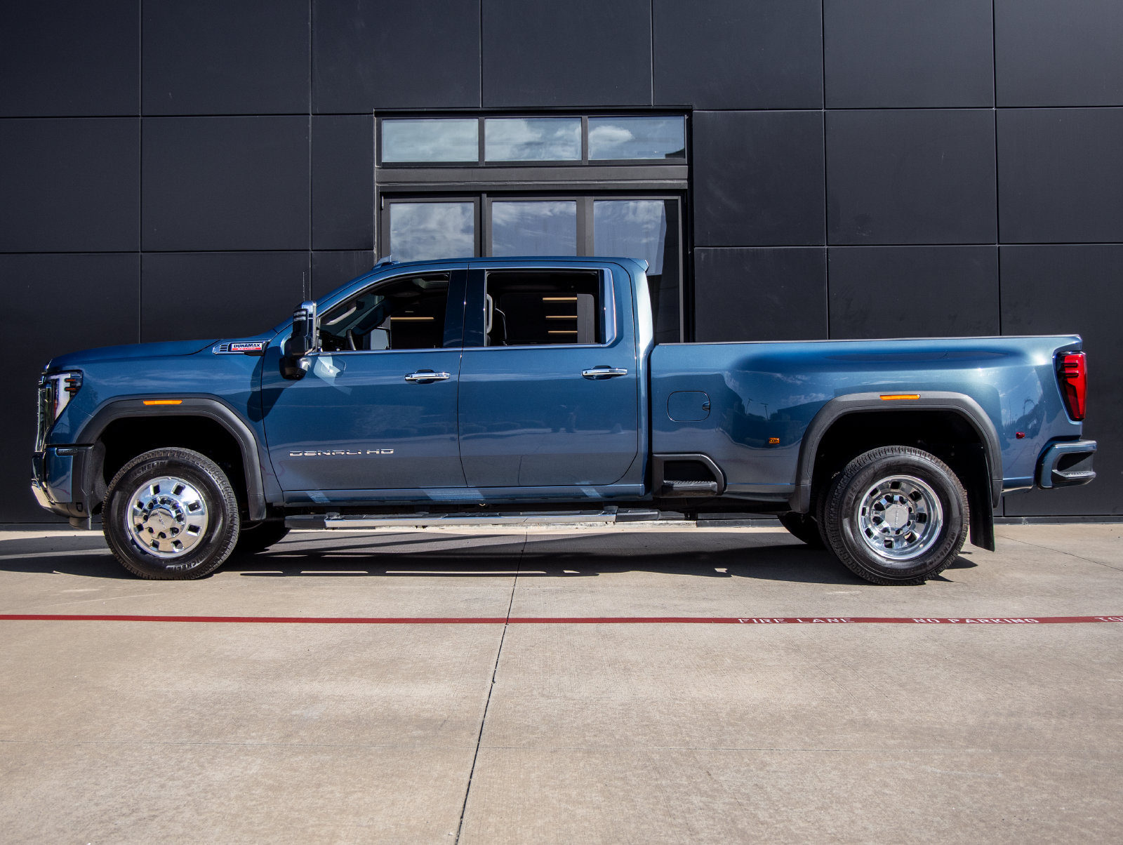 Used 2026 GMC Sierra 3500 Denali w/ Denali Reserve Package AWD/4WD image 9