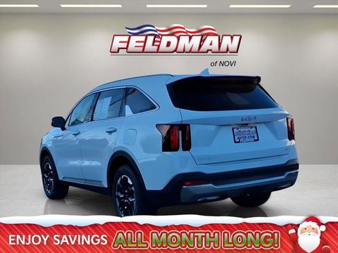 Used 2025 Kia Sorento S image 3