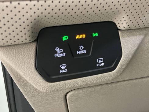 New 2026 Volkswagen Atlas SE FWD image 16