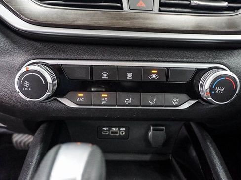 Used 2024 Nissan Altima 2.5 SV image 18