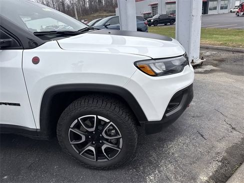 Used 2024 Jeep Compass Trailhawk image 2
