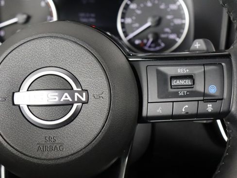 Used 2023 Nissan Rogue SL FWD image 10