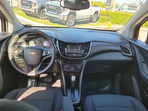 Used 2017 Chevrolet Trax LT FWD image 16