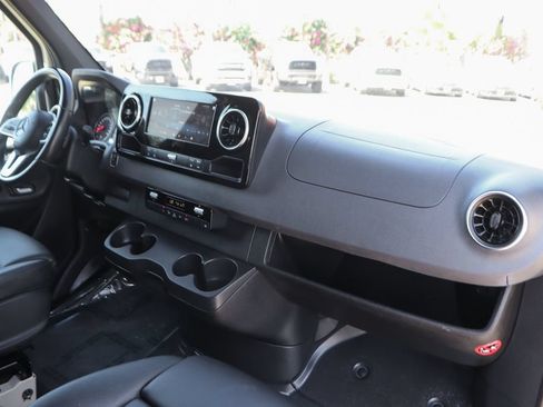 Used 2023 Mercedes-Benz Sprinter 2500 image 35