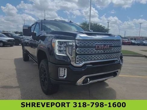 Certified 2022 GMC Sierra 2500 Denali w/ Denali Black Diamond Edition AWD/4WD image 3