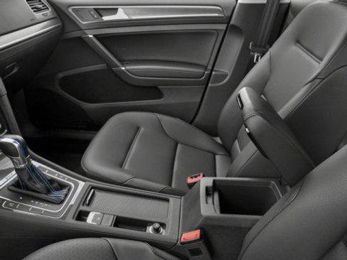 Used 2017 Volkswagen e-Golf SE image 15